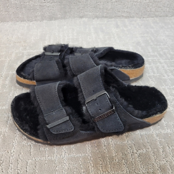 Birkenstock Shoes - Birkenstock Arizona Unisex Size EU 39 L8 M6 US Black Suede Shearling Sandals